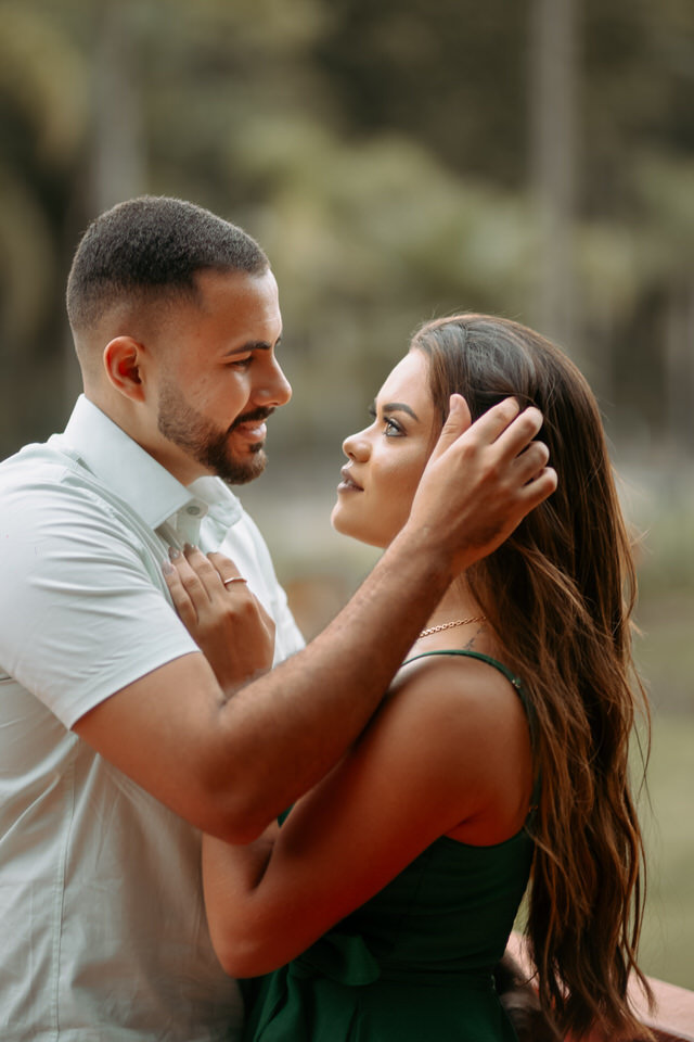 A beleza de www.espacosanctuarium.com.br ganha vida em nossas imagens de pré-casamento. Explore a magia do cenário e a paixão do casal.