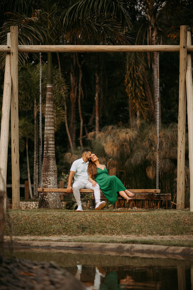 A beleza de www.espacosanctuarium.com.br ganha vida em nossas imagens de pré-casamento. Explore a magia do cenário e a paixão do casal.