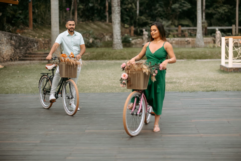A beleza de www.espacosanctuarium.com.br ganha vida em nossas imagens de pré-casamento. Explore a magia do cenário e a paixão do casal.