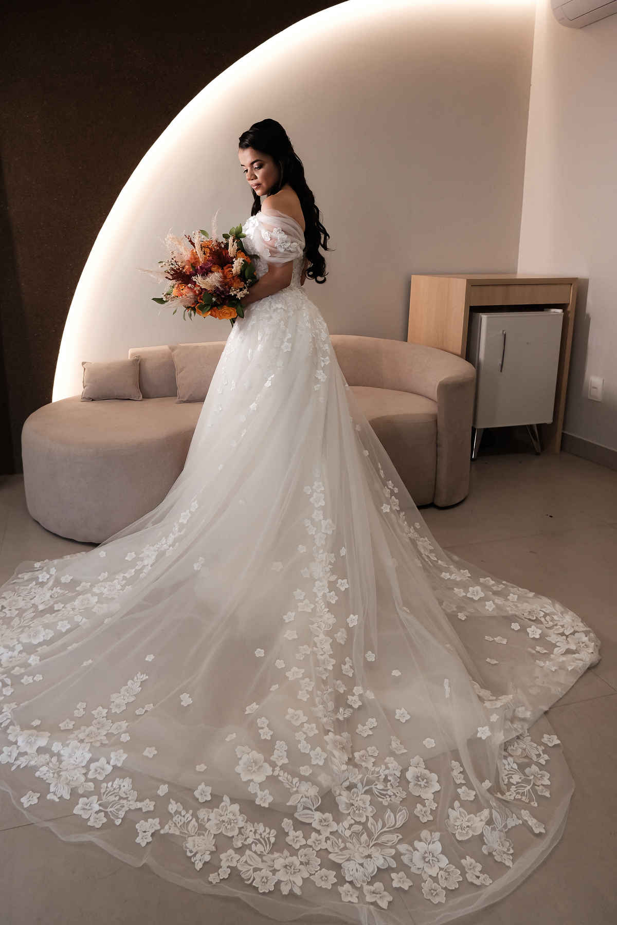 Casamento ao ar livre na praia de Minas Gerais, com registro dos detalhes e emoções que fazem cada momento inesquecível.

