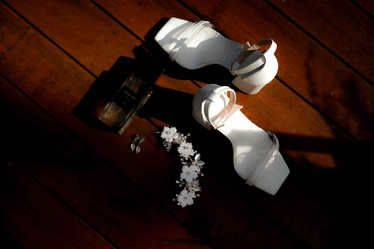 Ensaio pré-wedding na montanha, com vista panorâmica e muito amor em cada clique. Fotografia natural e cheia de sentimento.