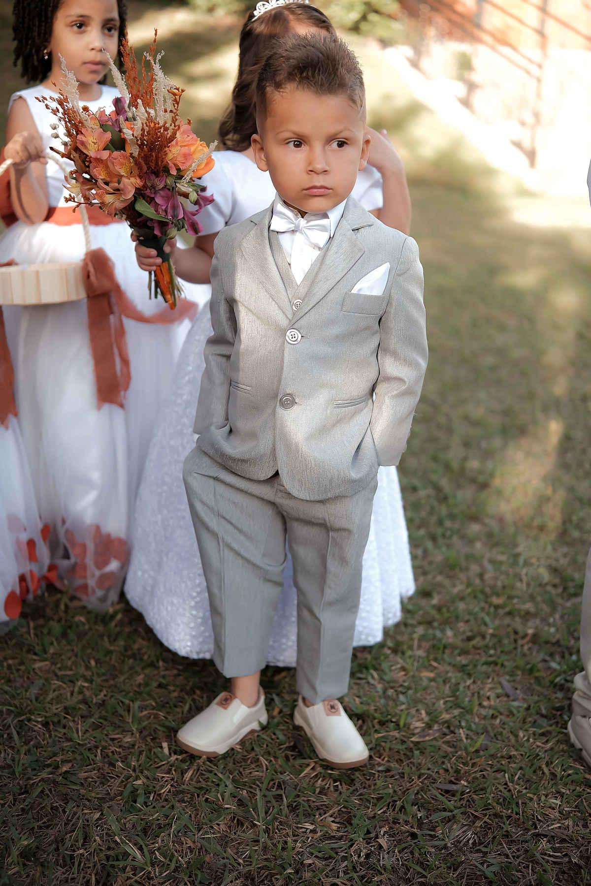 Ensaio pré-wedding na montanha, com vista panorâmica e muito amor em cada clique. Fotografia natural e cheia de sentimento.

