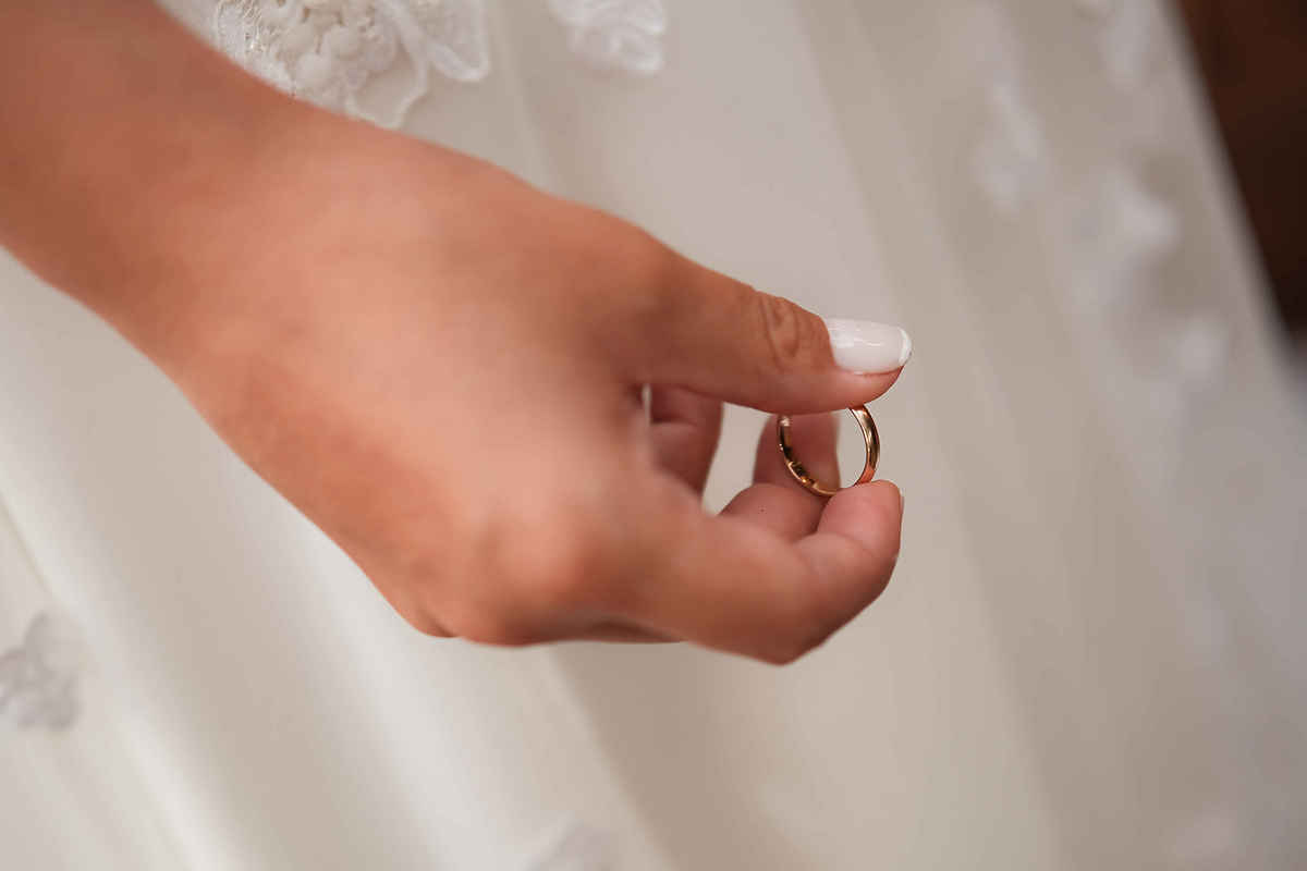 Casamento ao ar livre na praia de Minas Gerais, com registro dos detalhes e emoções que fazem cada momento inesquecível.

