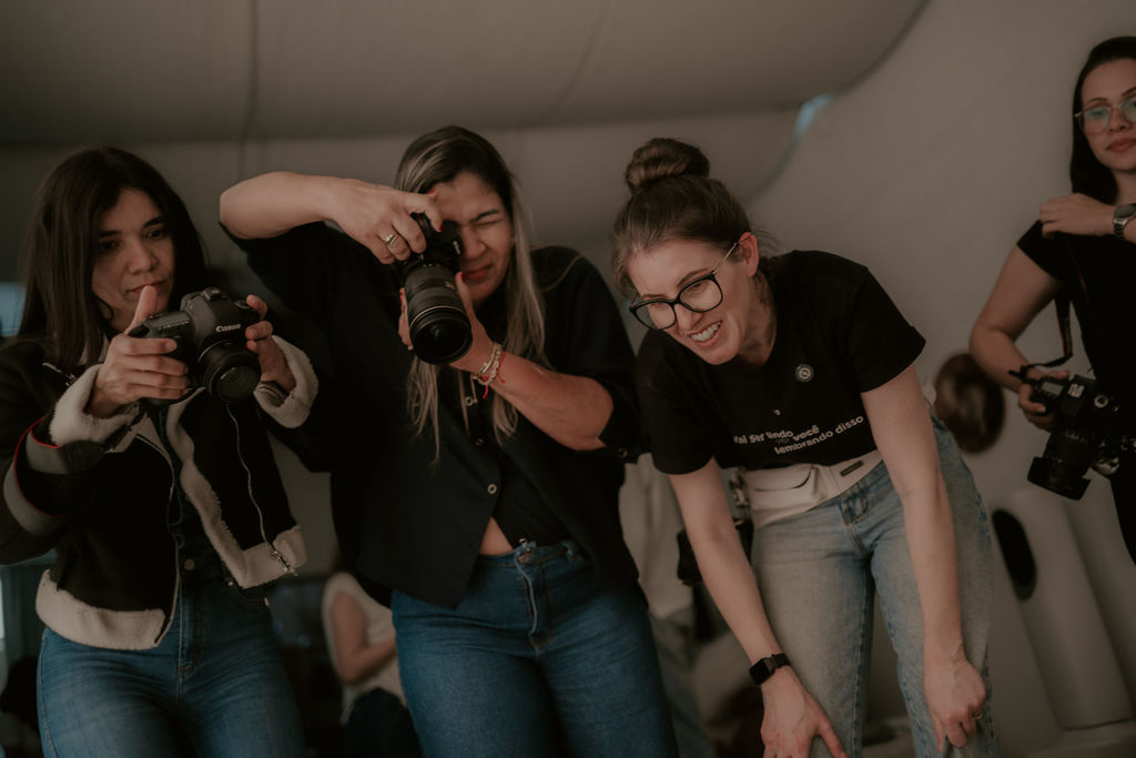 Alunas fotografando o ensaio