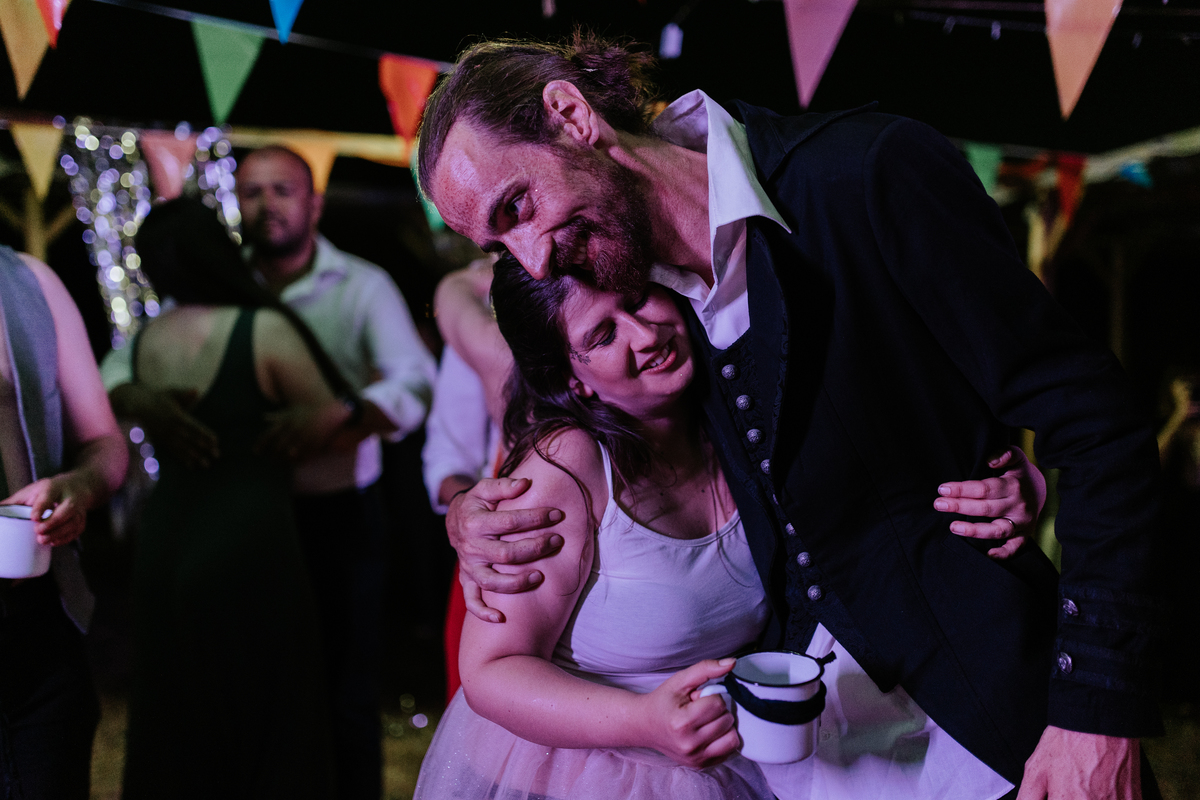 Festa casamento abraço