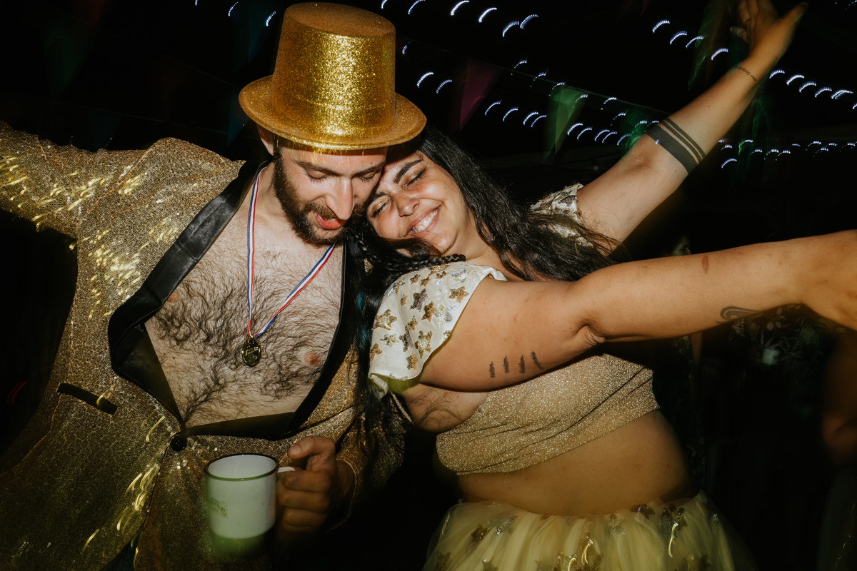 Noivos convidados dança baile