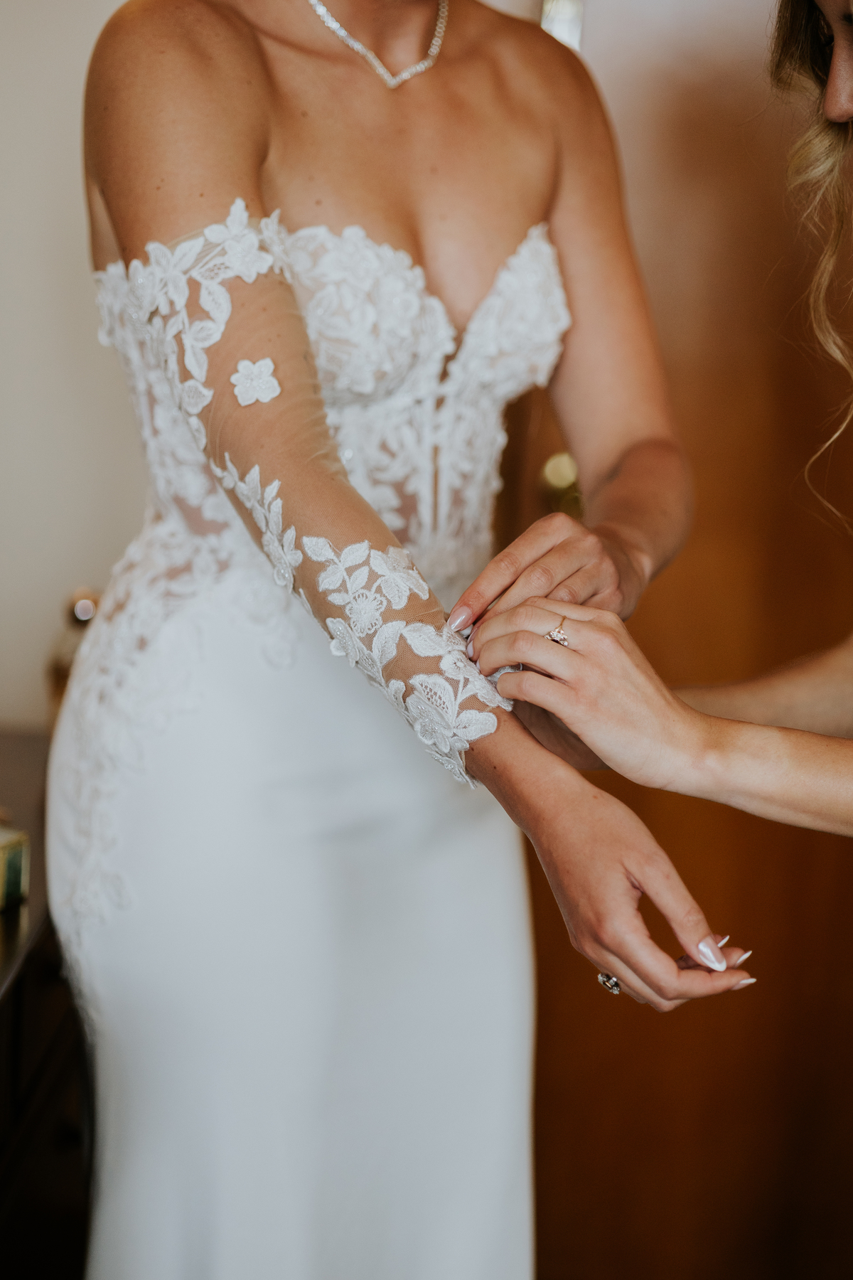 Vestido noiva renda preparativos mangas