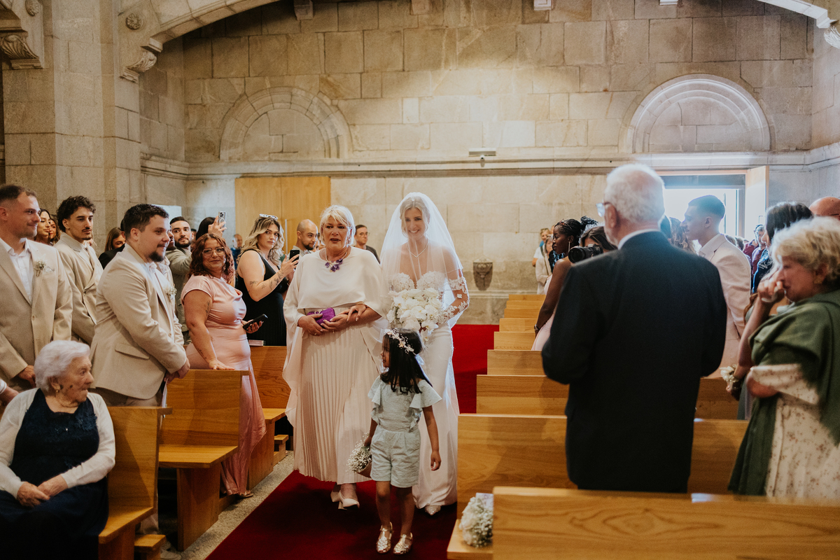 Noiva entra entrada casamento santa luzia Viana 