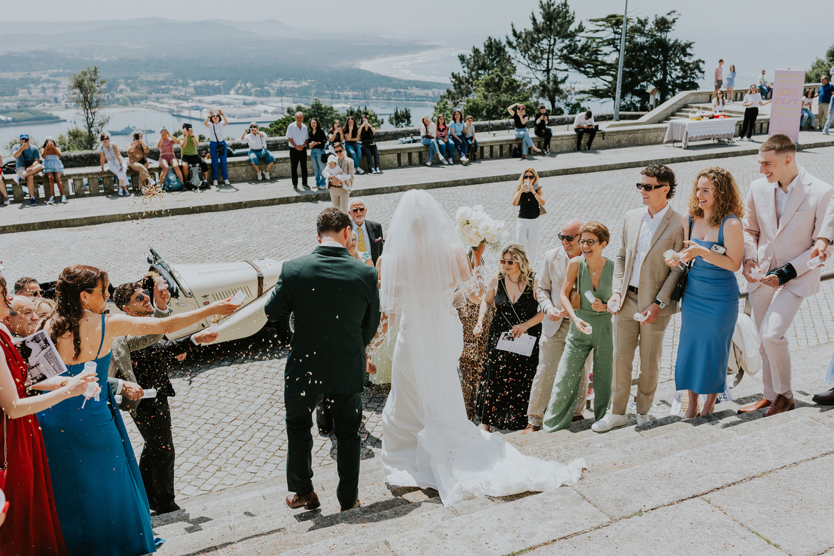 Beijo noivos casamento igreja santa luzia Viana do castelo