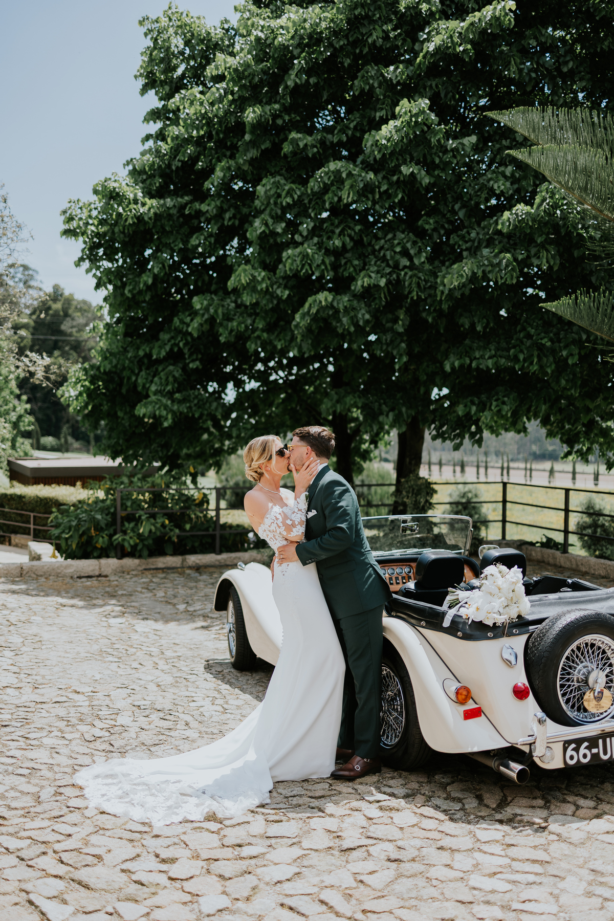 Quinta do alferes casamento entrada carro clássicio