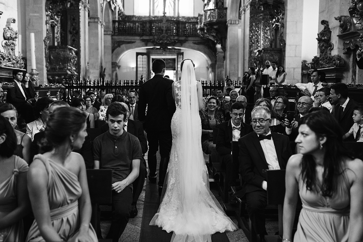 entrega ramo nossa senhora altar casamento braga