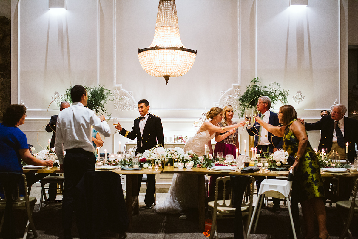 brinde familia mesa noivos solar da levada