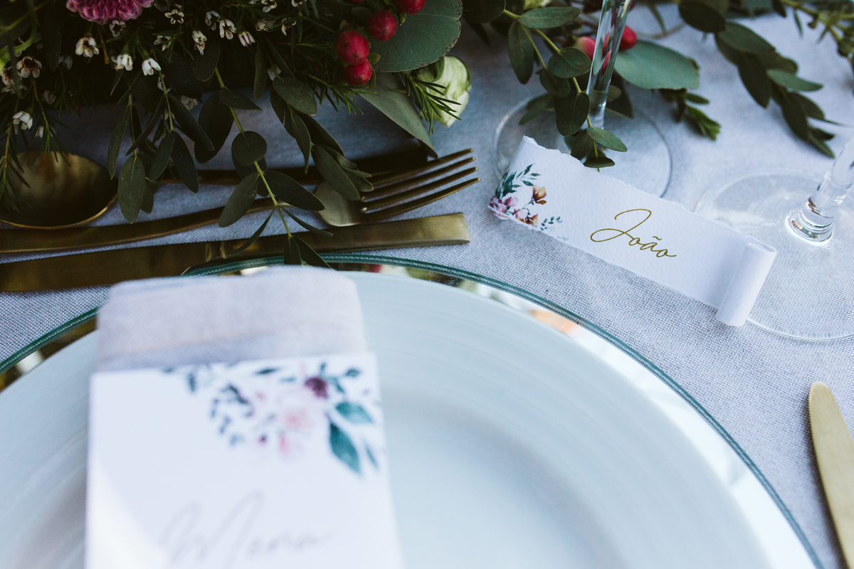 noivos casal quinta do alferes vila do conde casamento decoração mesas monoeventos design estacionário