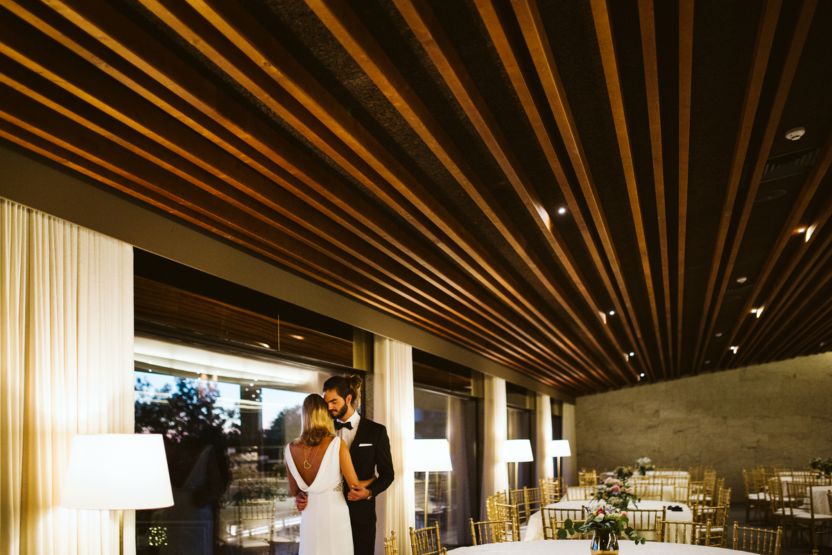 noivos casamento elegante romantico smoking jesus peiro prassa luis onofre quinta do alferes salão