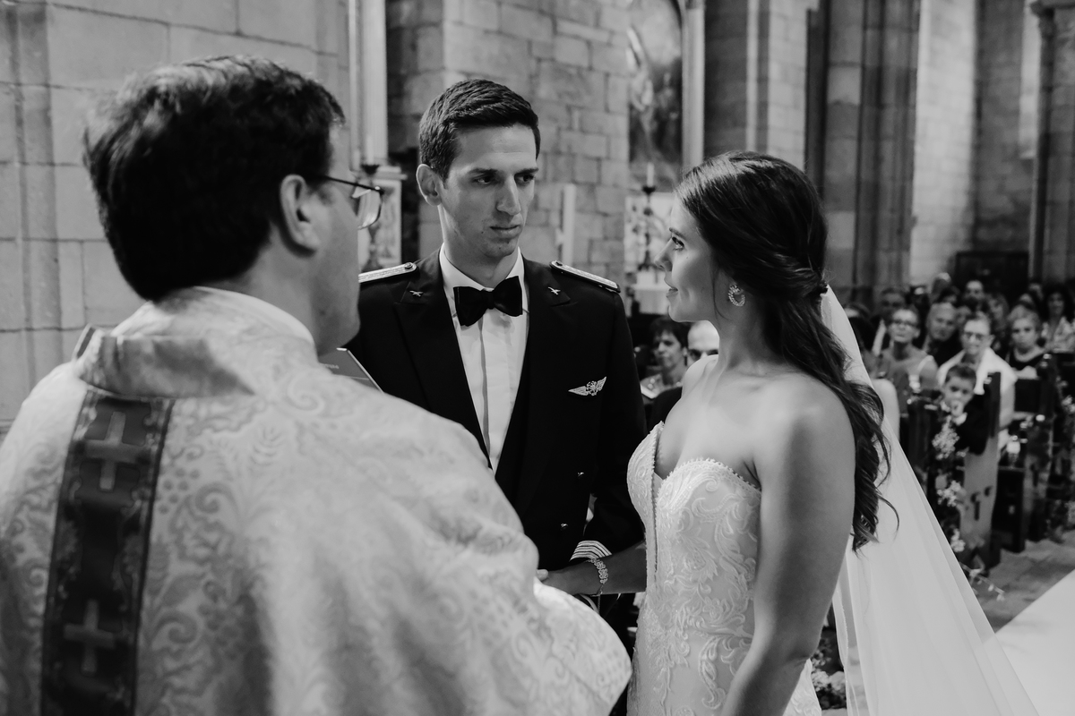 noivos igreja nossa senhora da 
 oliveira Guimarães padre