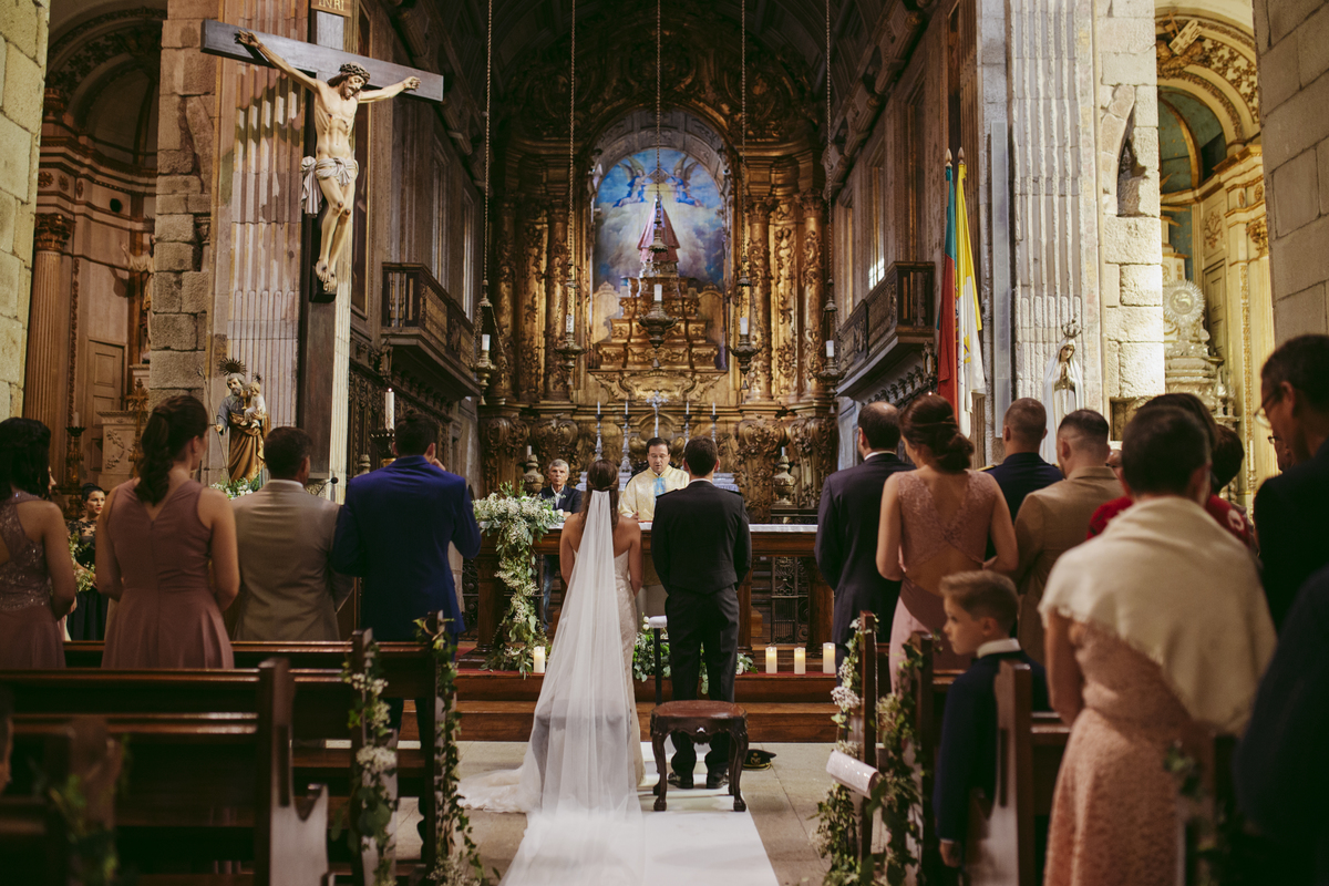 noivos igreja nossa senhora da 
 oliveira Guimarães padre