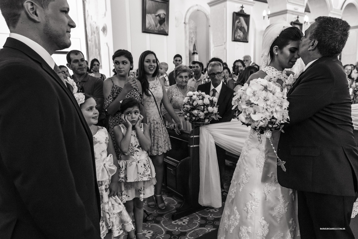 entrada da noiva preto e branco crianças