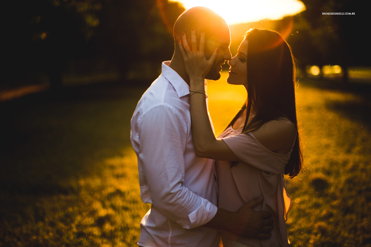 noivo ao pôr do sol