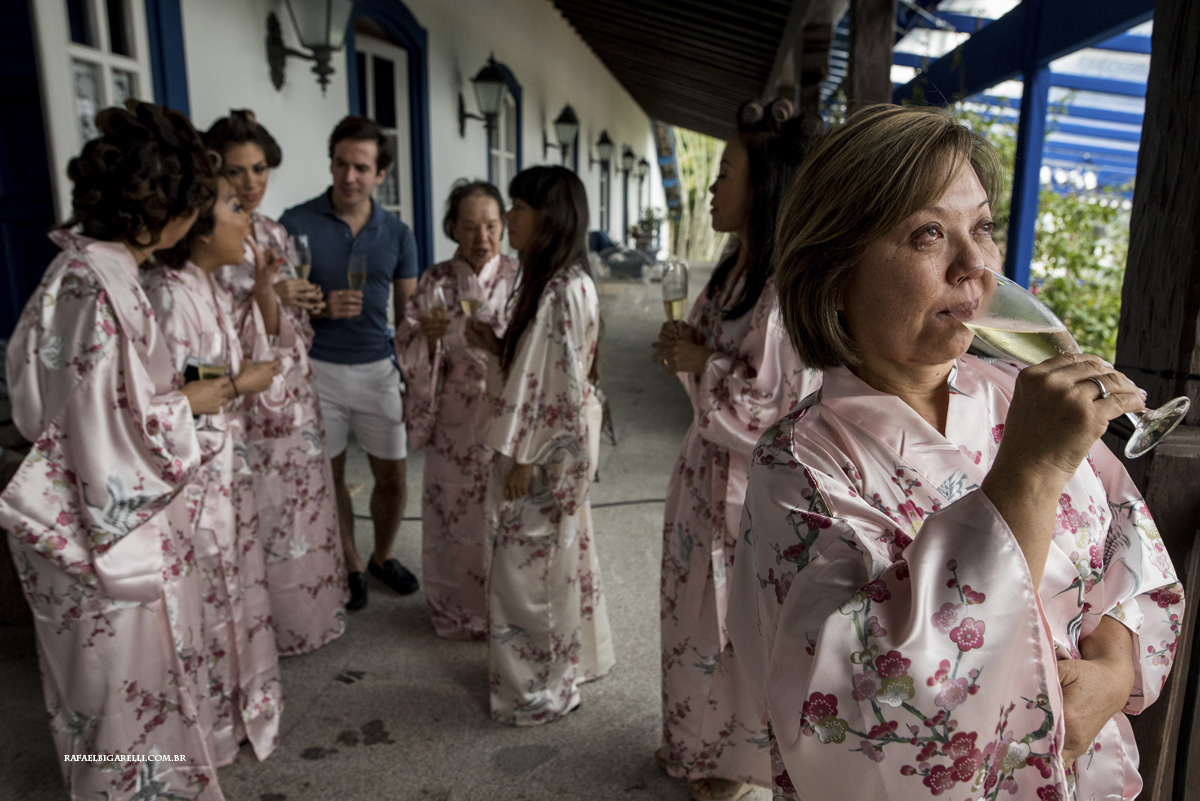 mae da noiva chorando