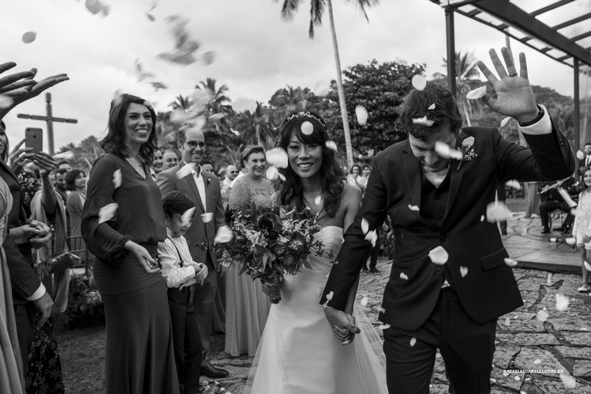 saida dos noivos preto e branco