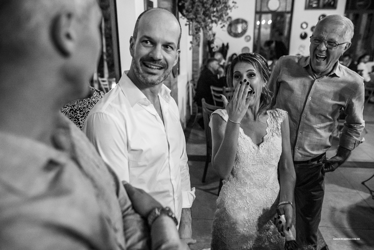 noivos na festa de casamento