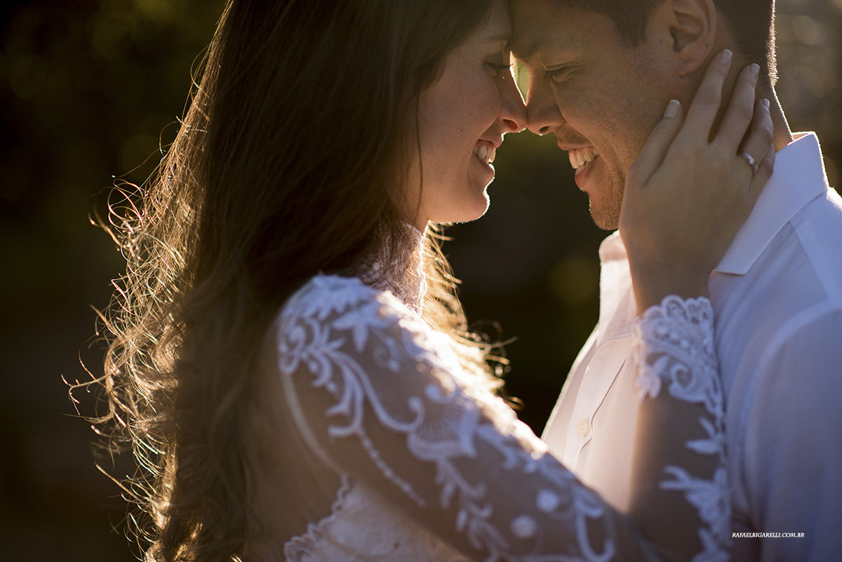 noivos ao por do sol