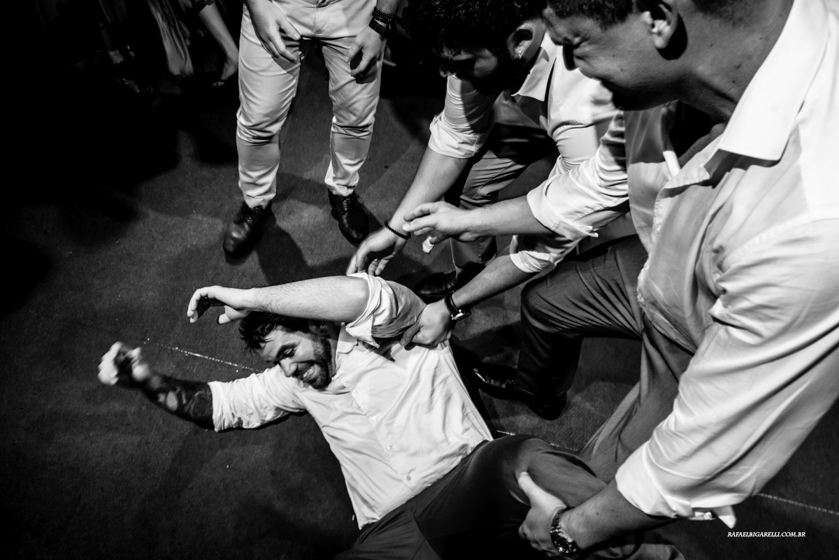 noivo caiu na festa de casamento