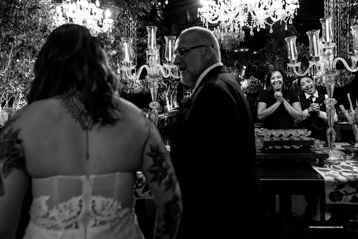 convidados vibram com a noiva