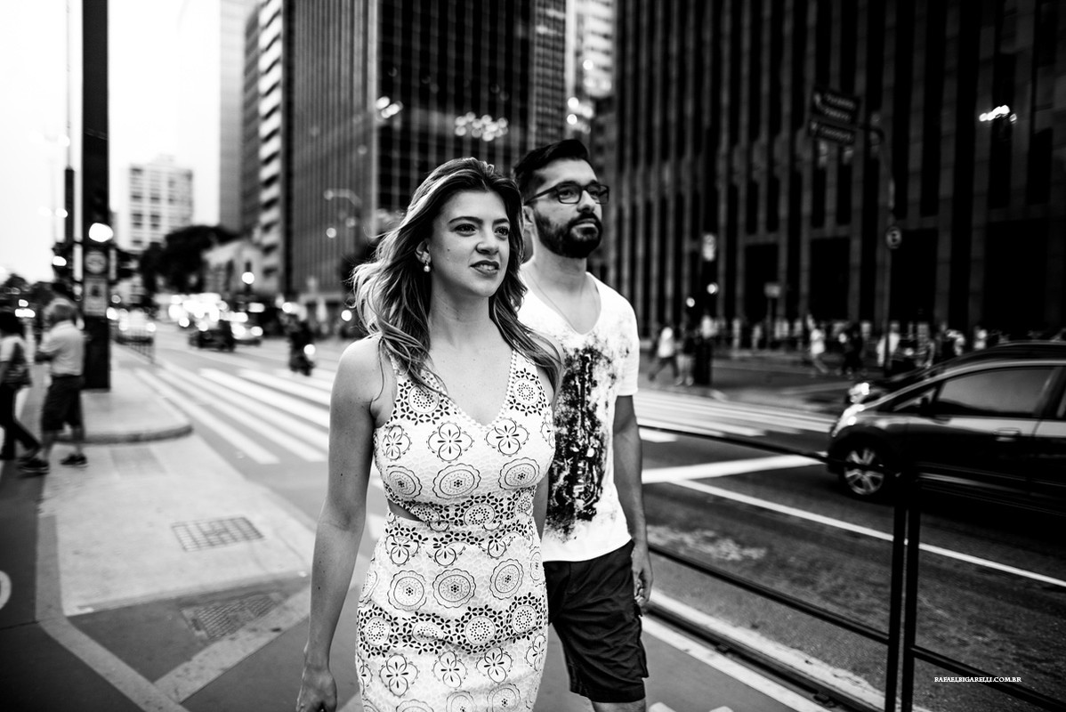 ensaio strett de noivos na avenida paulista
