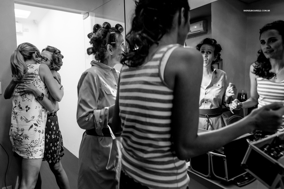 momento da noiva com amigas nno maing of