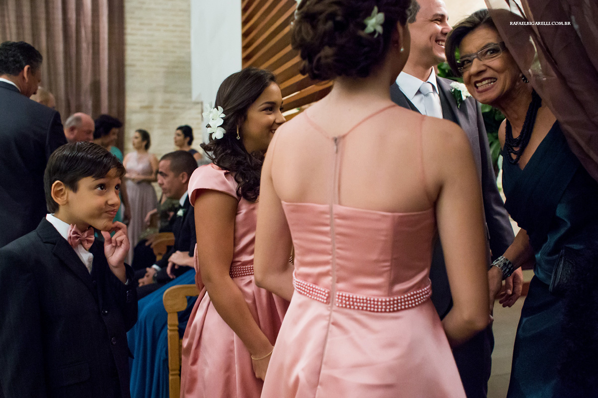 convidados esperando o começo do casamento