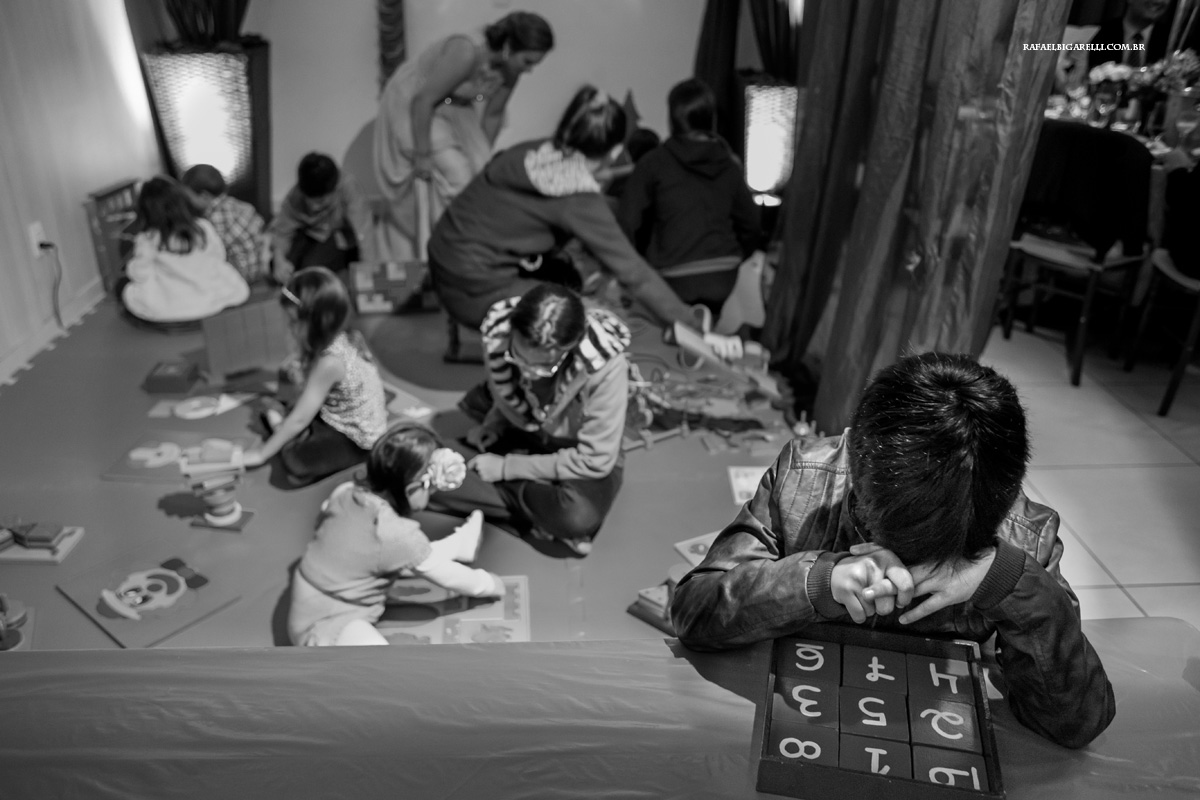 criança em festa de casamento