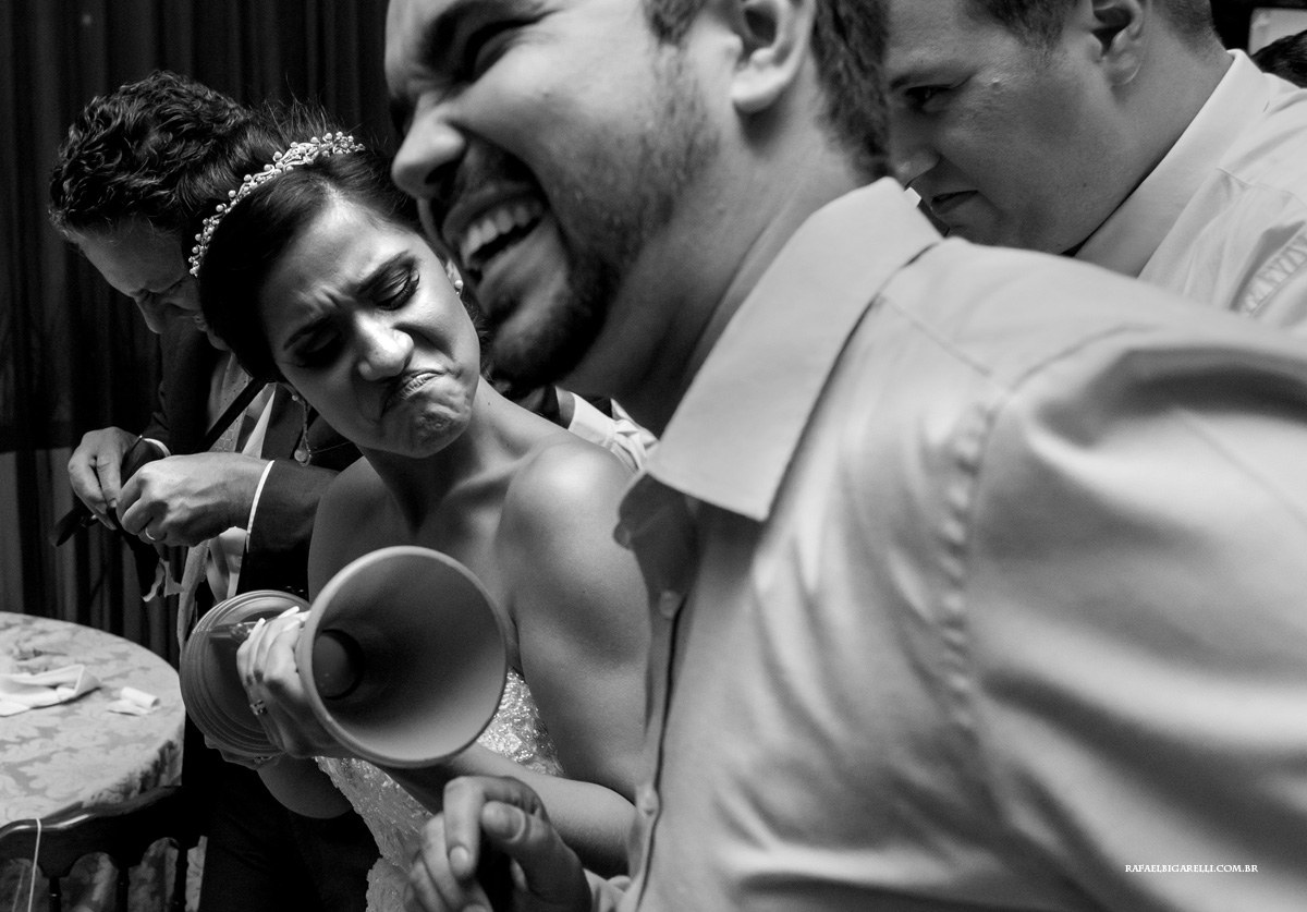 noiva se divertindo em sua festa