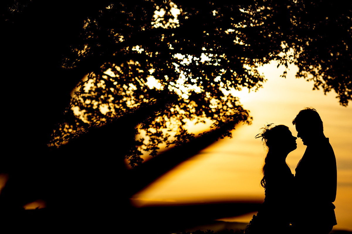 por do sol noivos trash the dress em fazenda dois corregos sp fotógrafo rafael bigarelli