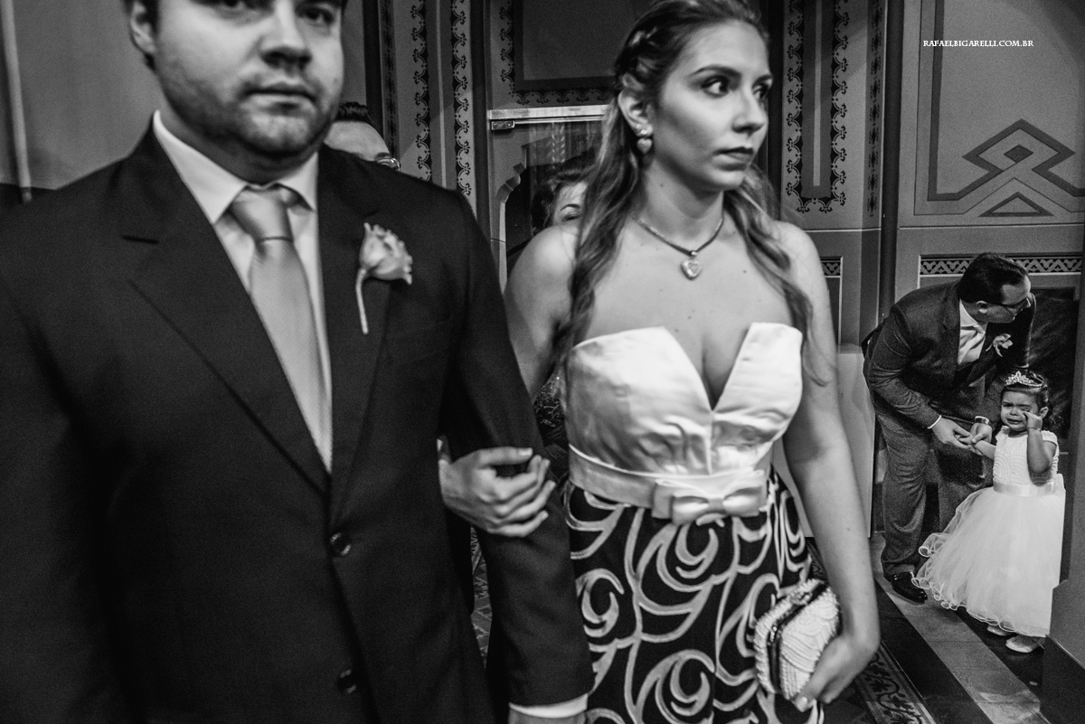 daminha chorando no casamento