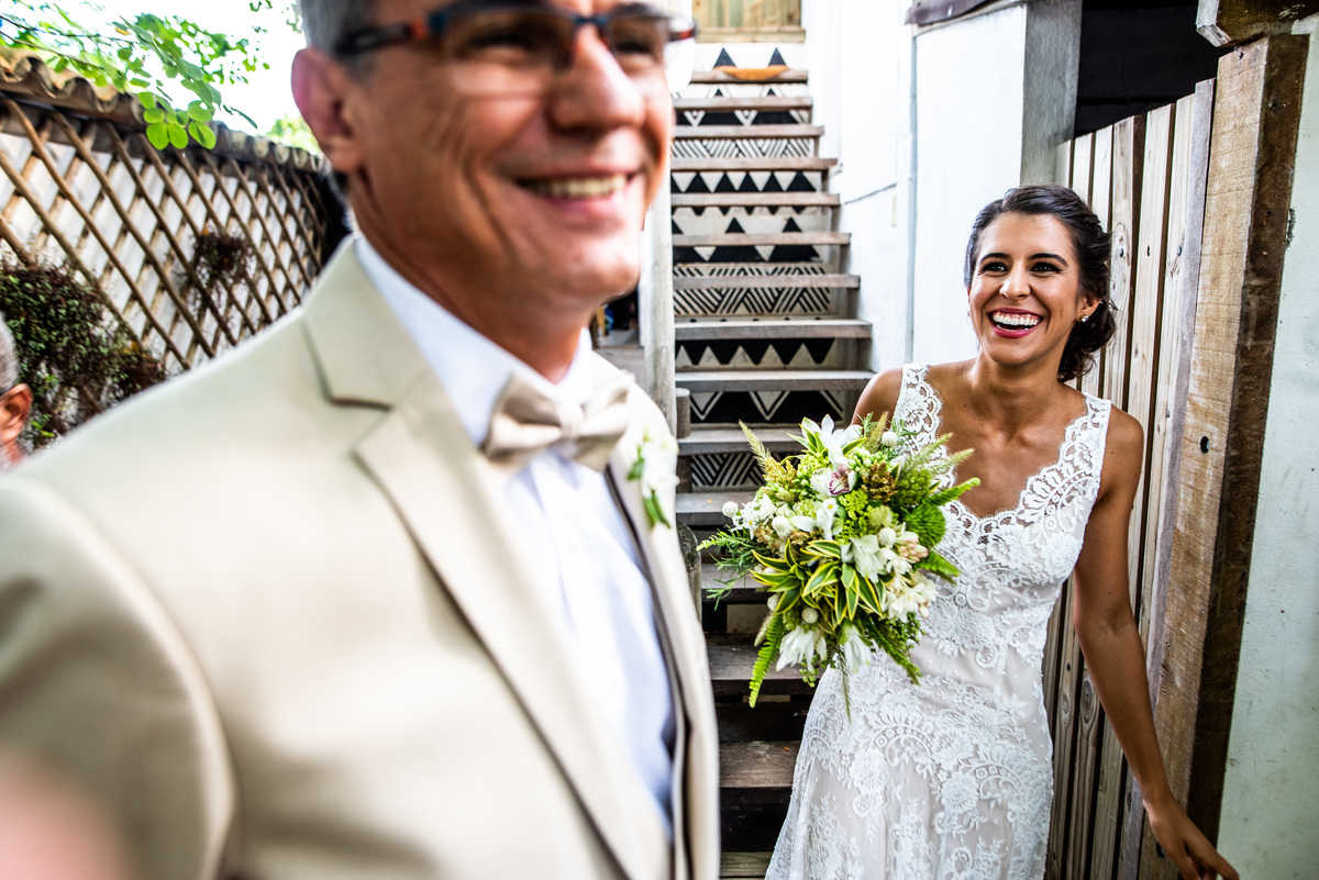 pai da noiva buquê da noiva making of casamento luai cabanas maresias sp fotógrafo rafael bigarelli 