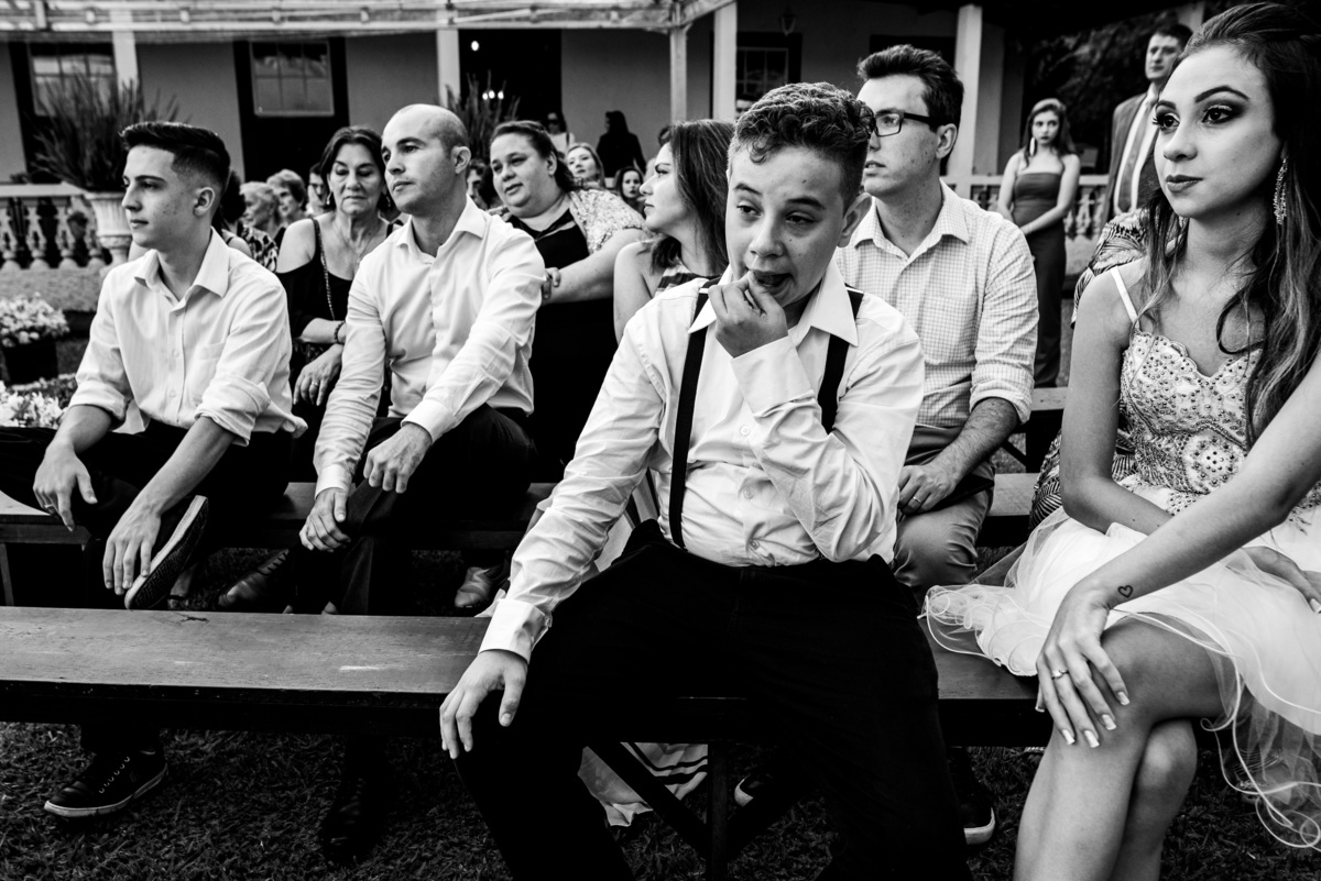 madrinhas e padrinhos cerimônia de casamento em fazenda casamento rústico no campo fotógrafo rafael bigarelli