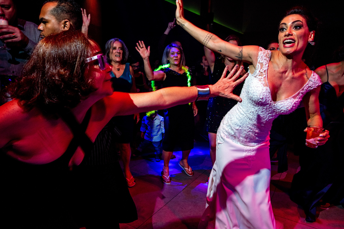 noiva louca bebida diversão em festa de casamento santo andré sp fotógrafo rafael bigarelli