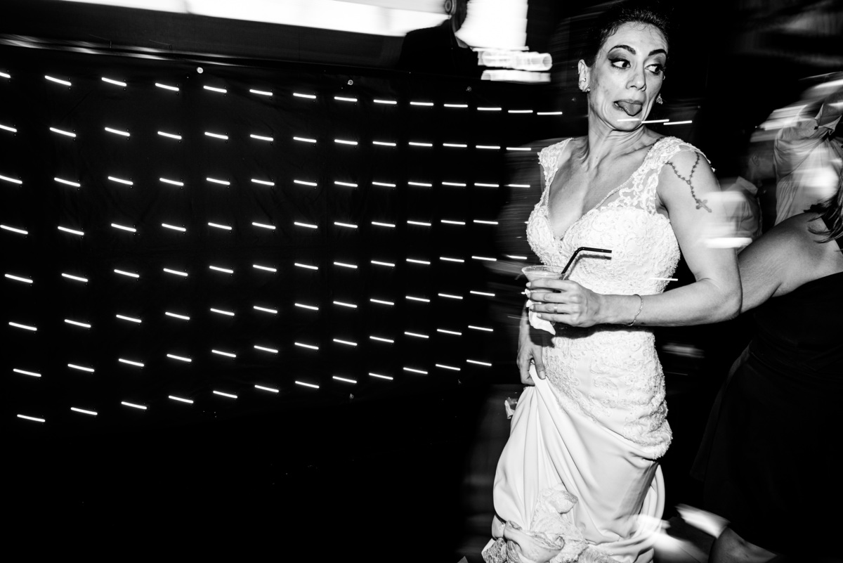 noiva louca bebida diversão em festa de casamento santo andré sp fotógrafo rafael bigarelli