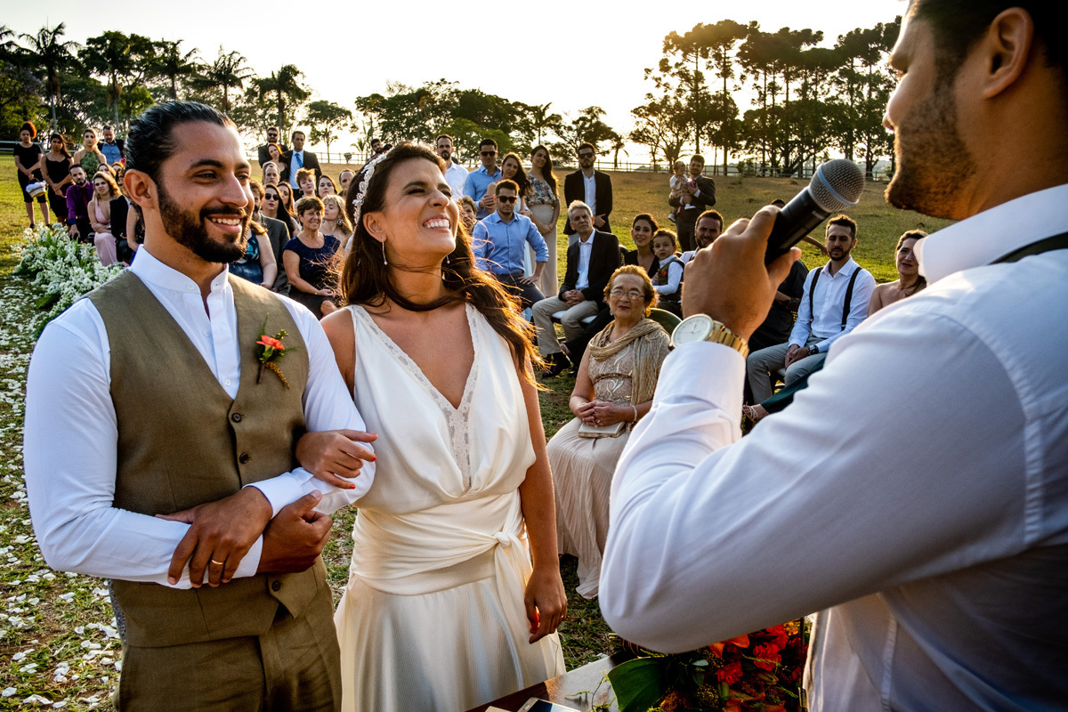 foto espontânea de casamento