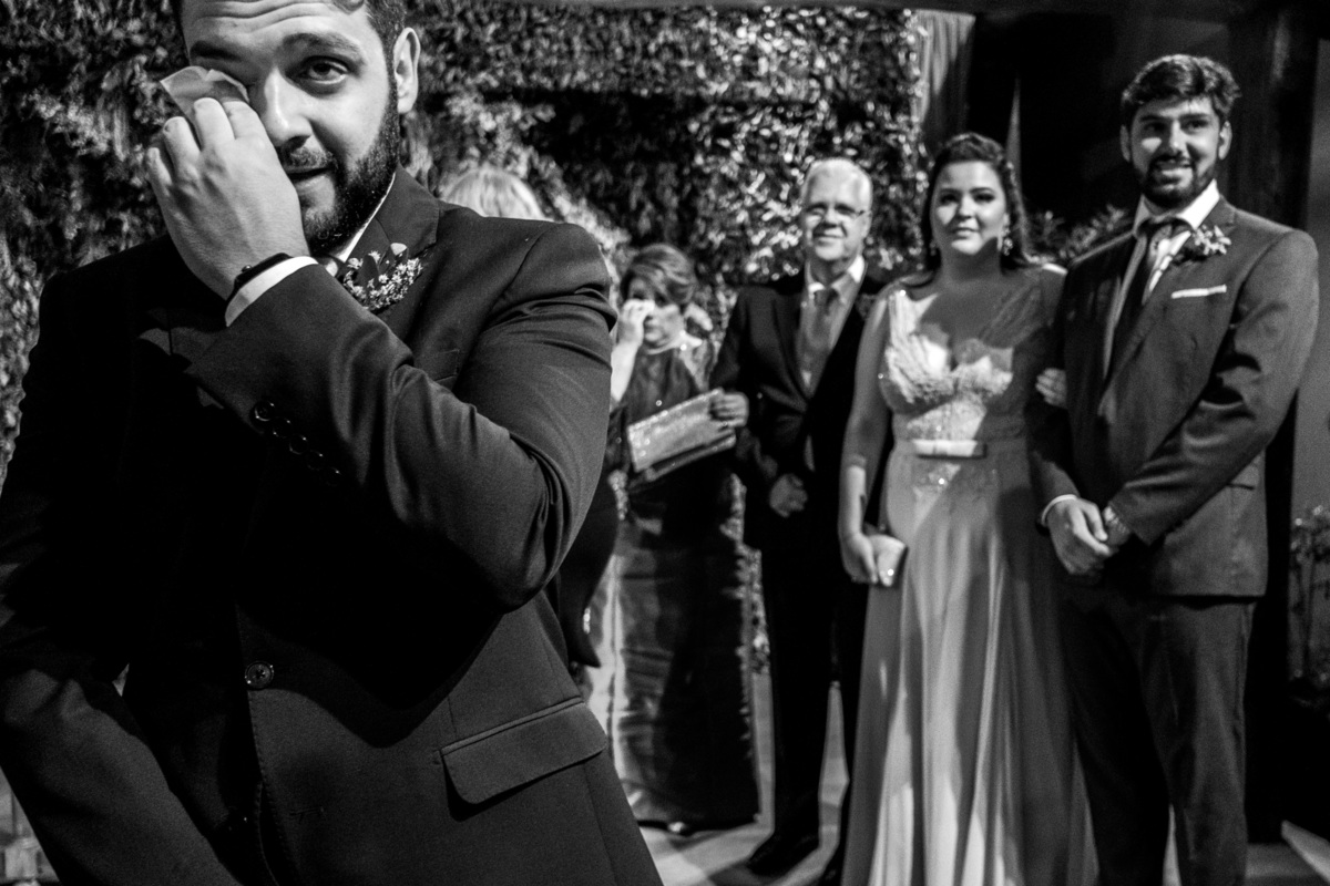 foto noivo emocionado 