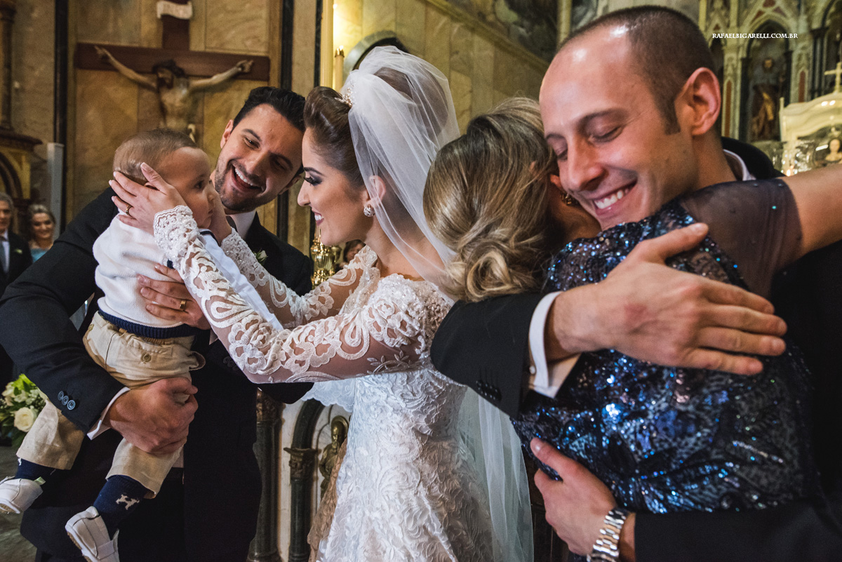 cumprimento dos noivos com irmãos