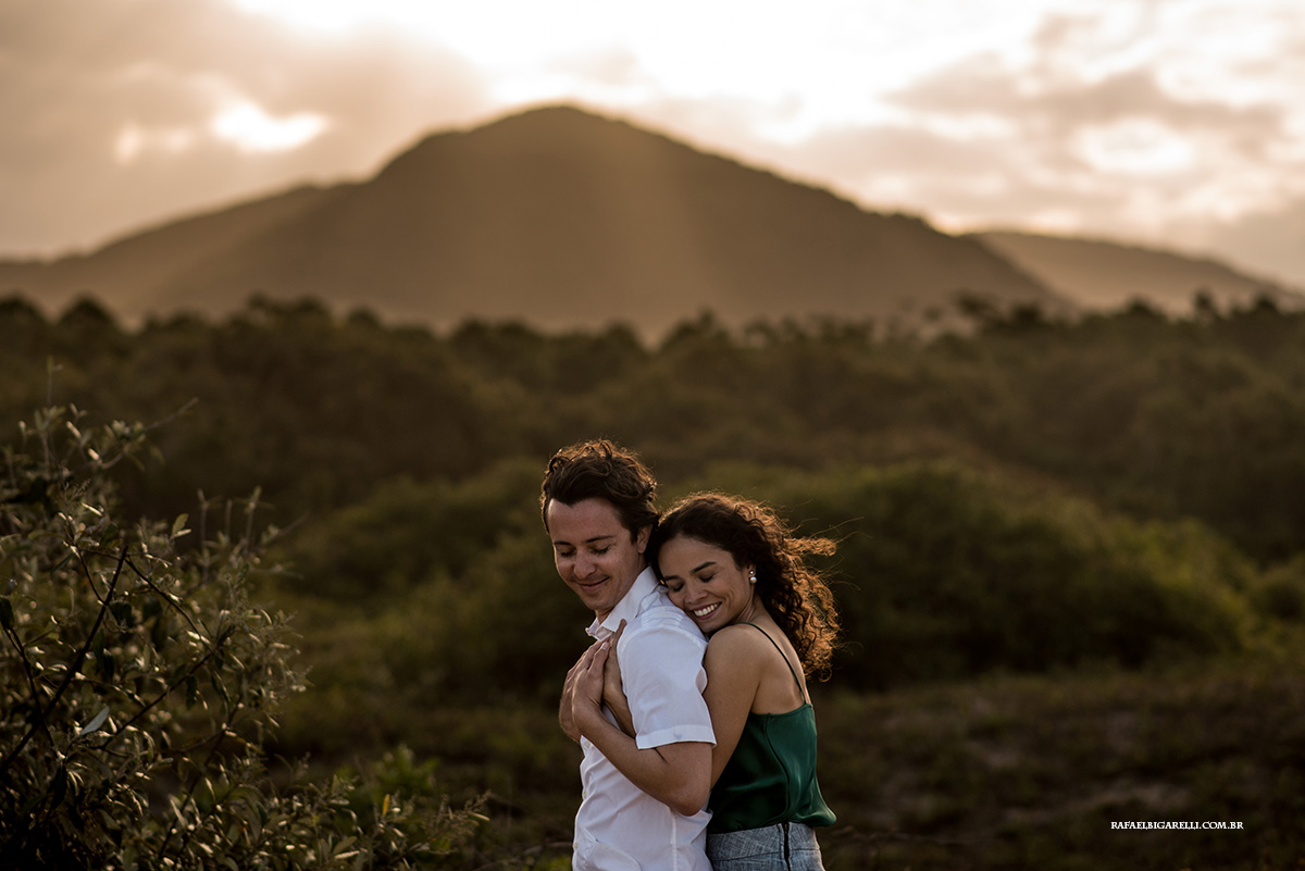 ensaio de noivos na natureza
