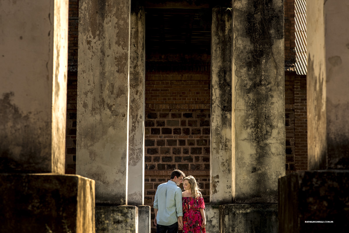 noivos sendo fotografados em botucatu sp na fazenda lageado