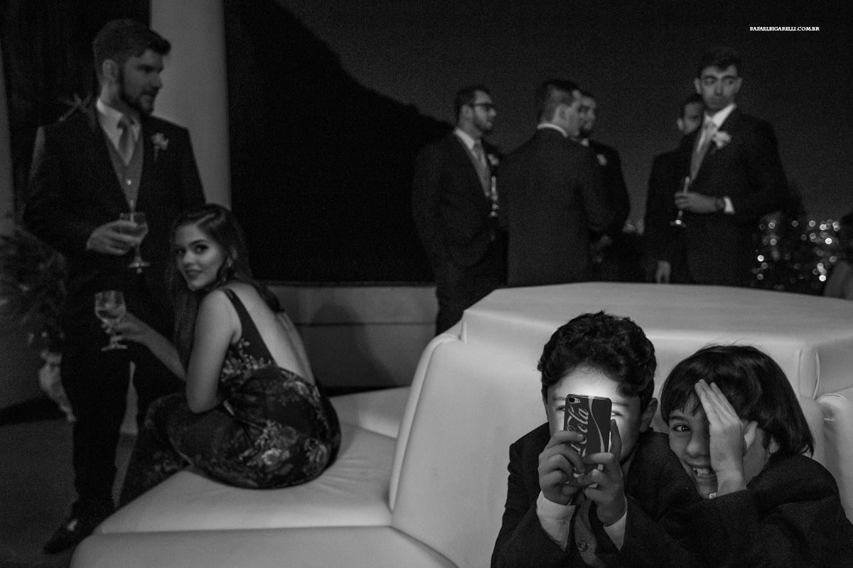 crianças em casamento