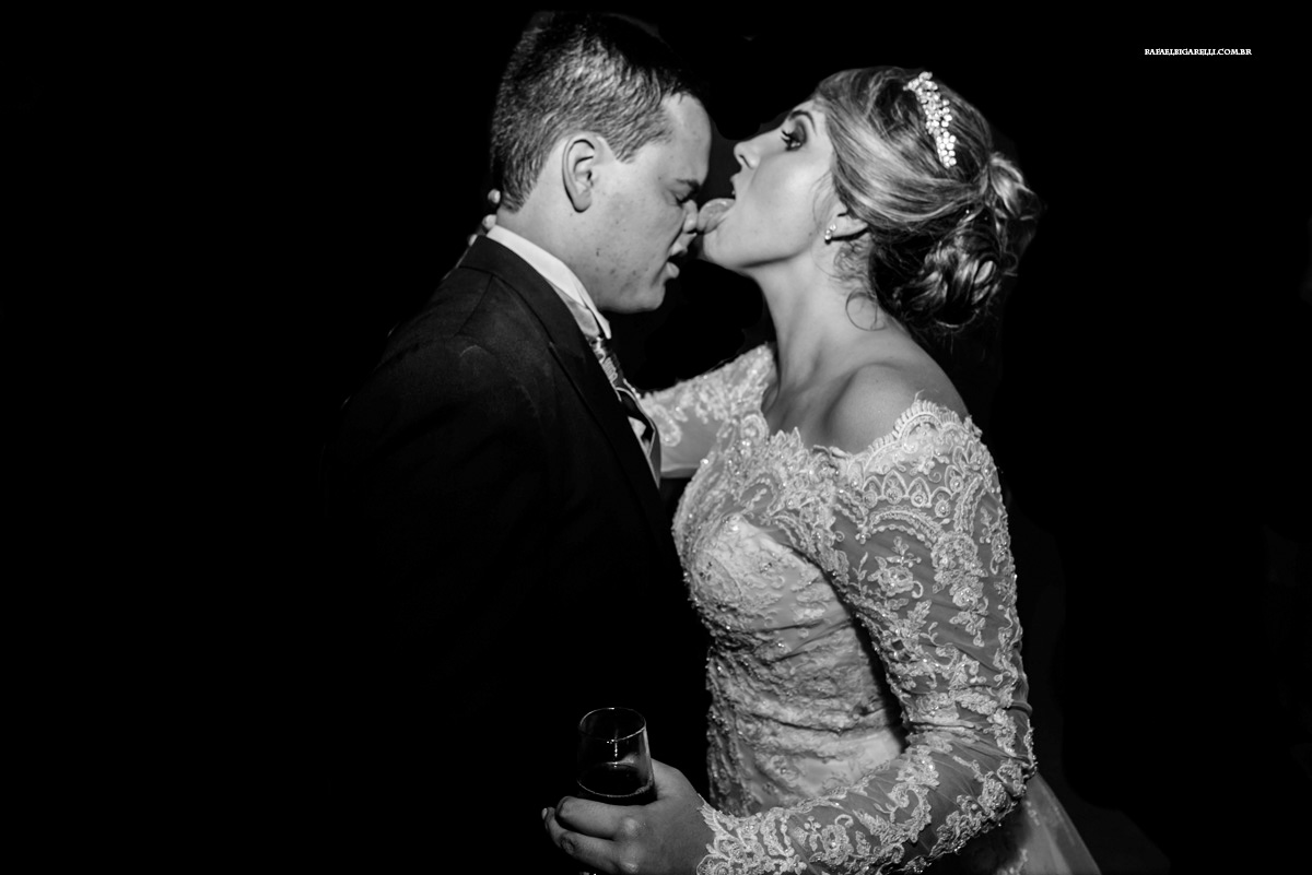 noivos na festa de casamento