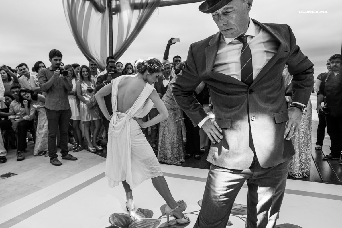 casal dança tango em casamento em búzios