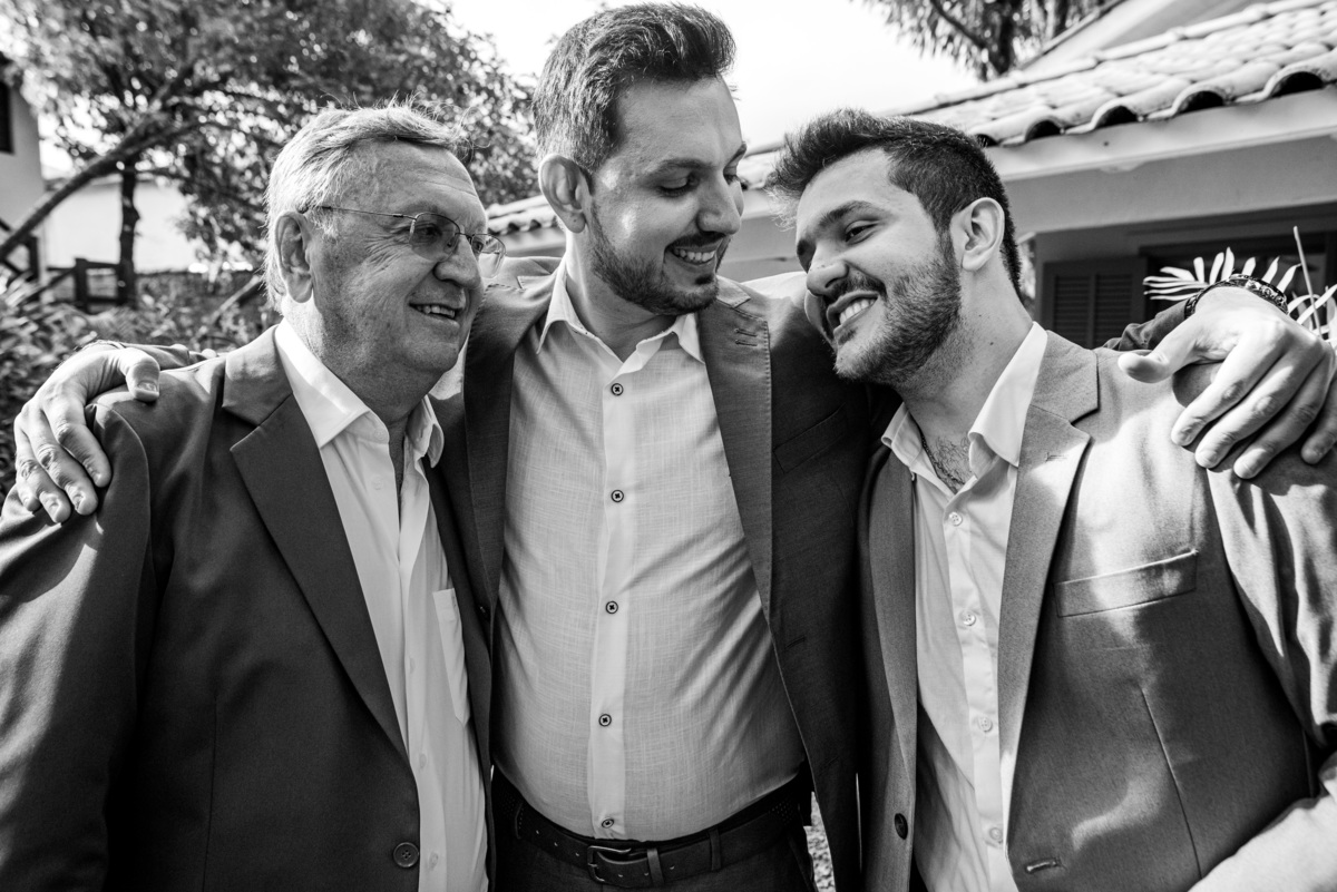 noivo com pai e irmão