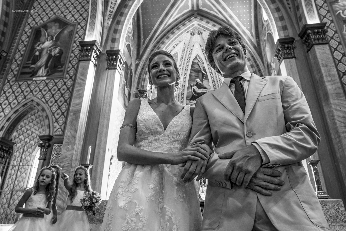 entrada das alianças preto e branco noivos