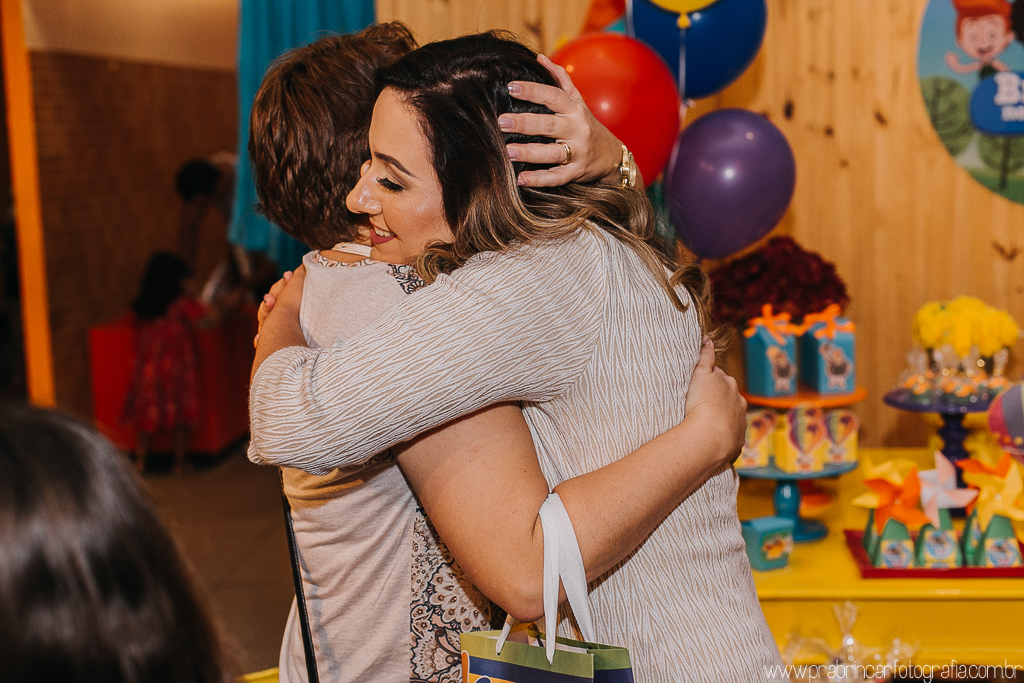prabrincarfotografia-aniversário-festa-infantil-recife-fotógrafo-fotografia-mundo-bita-decoração-família-foto-1-ano-primeiro-cupcake-bolo-personalizados-Bruno